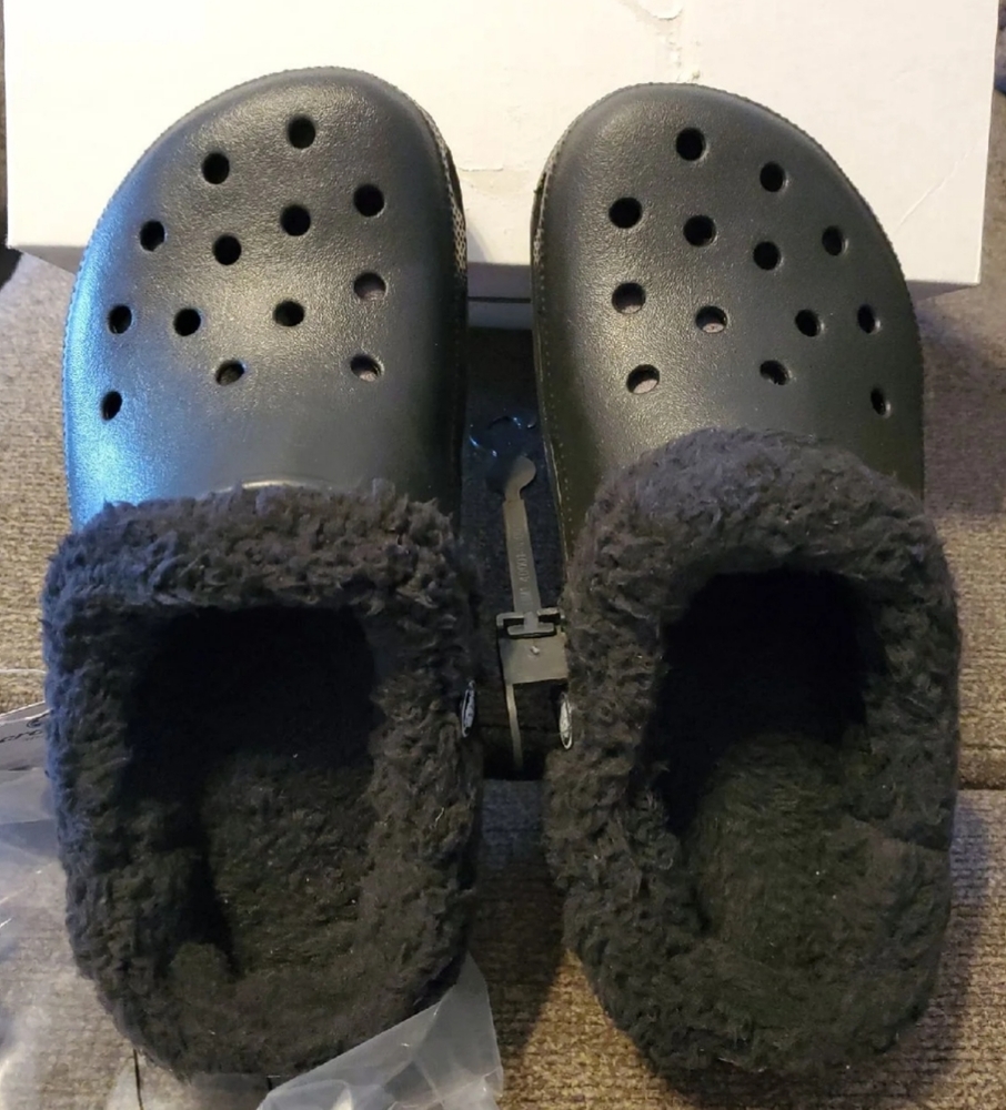 New! Crocs with liner - Picture 1 of 4